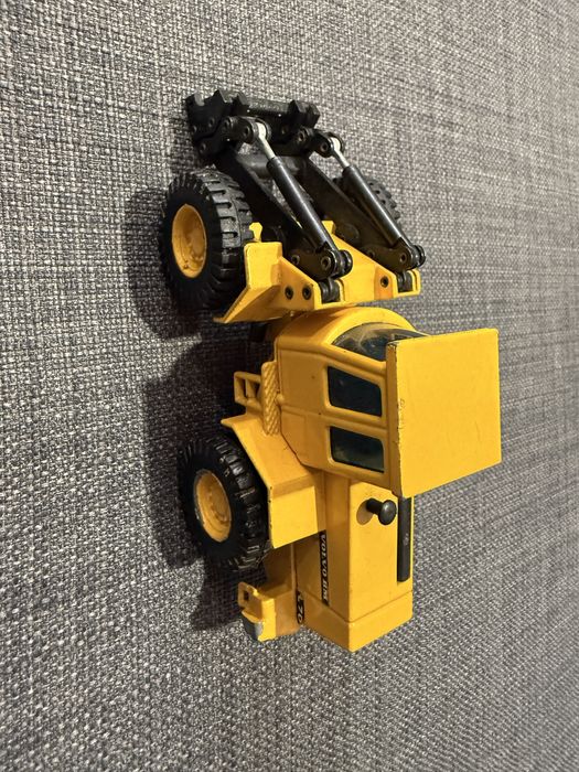 Brinquedos atrelado de trator BULL toys e escavadora JOAL