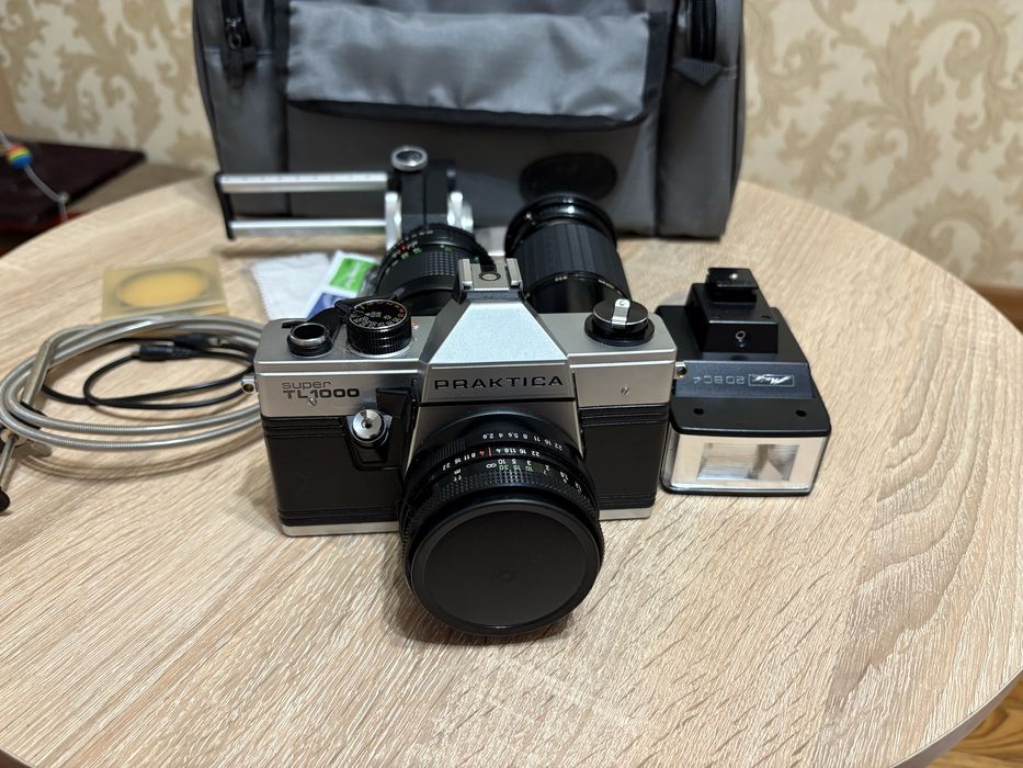 Механический фотоаппарат Praktica Super TL1000 с 3 объективами