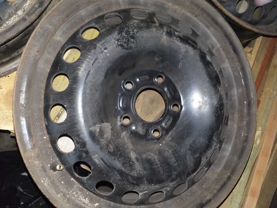 4x Oryginalne felgi stalowe 16" oraz kołpaki i śruby do Volvo V40 2014