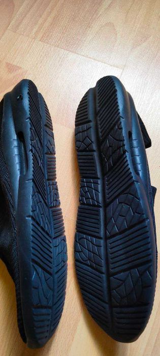 Взуття 42 р. Нові