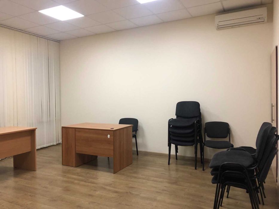 Офіс 25 м2 на першому поверсі. вул. Костянтинівська, Поділ. МЕТРО 7хв.