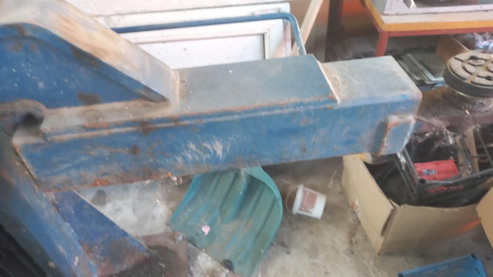 Підйомник автомобільний