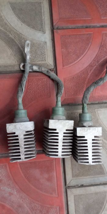 Диоды с радиаторами в 200 у2.