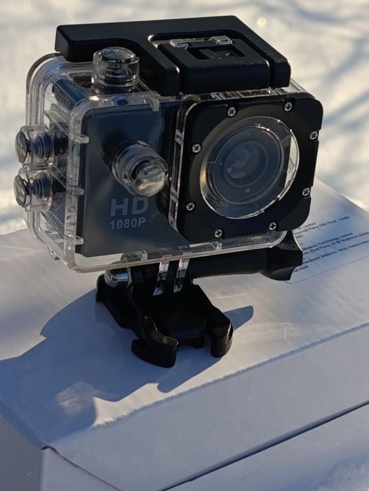 Екшн камера з кріпленням на шолом