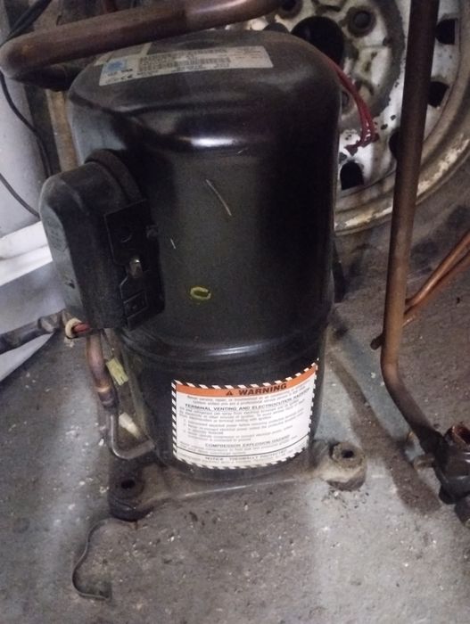 Компресор до кондиціонера.