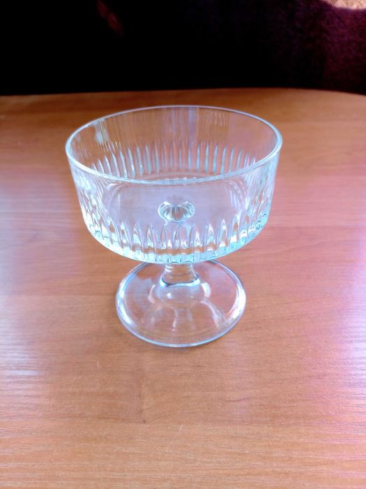 Pucharek szklany do deserów
