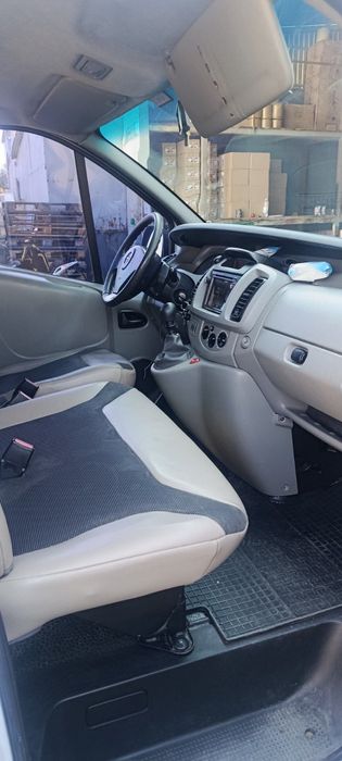 Мікроавтобус Opel Vivaro