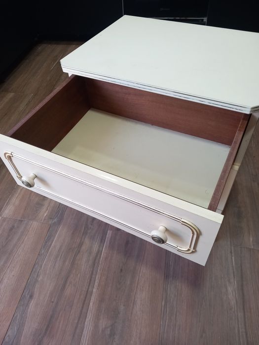 Mesa cabeceira c/ 3 gavetas