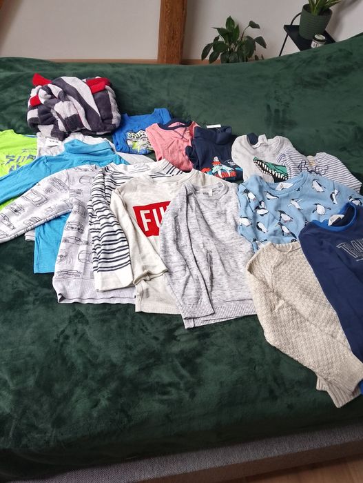 Bluzy swetry, szlafrok chłopięce 122 i 122/128
