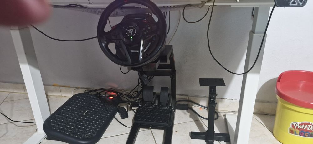 Volante, pedais e suporte gaming