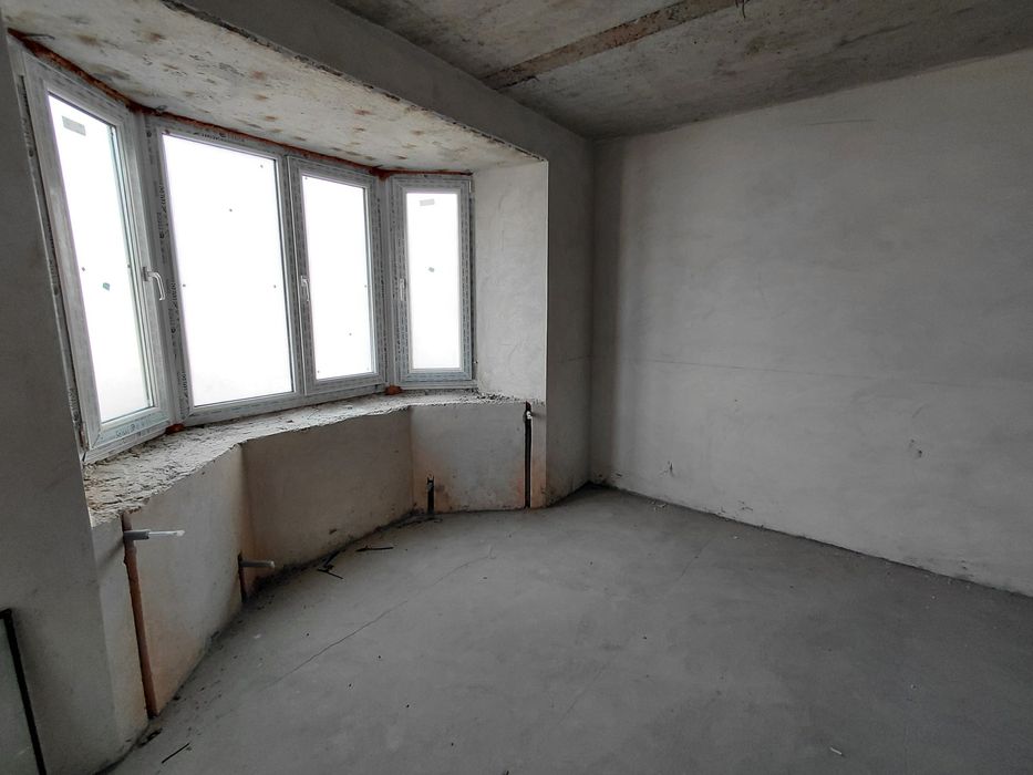 Продаж 3к квартири 90.8 кв. м на вул. Бережанська