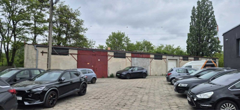 Sprzedam dwa budynki magazynowe+biura 895m2 Magazyny