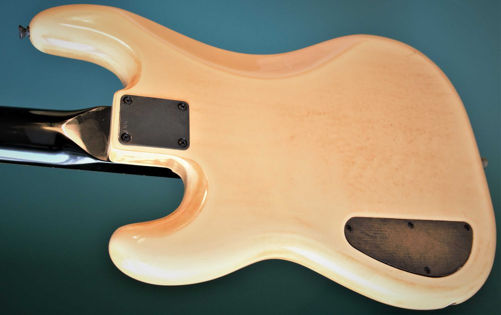 FENDER Precision bas  made in japan