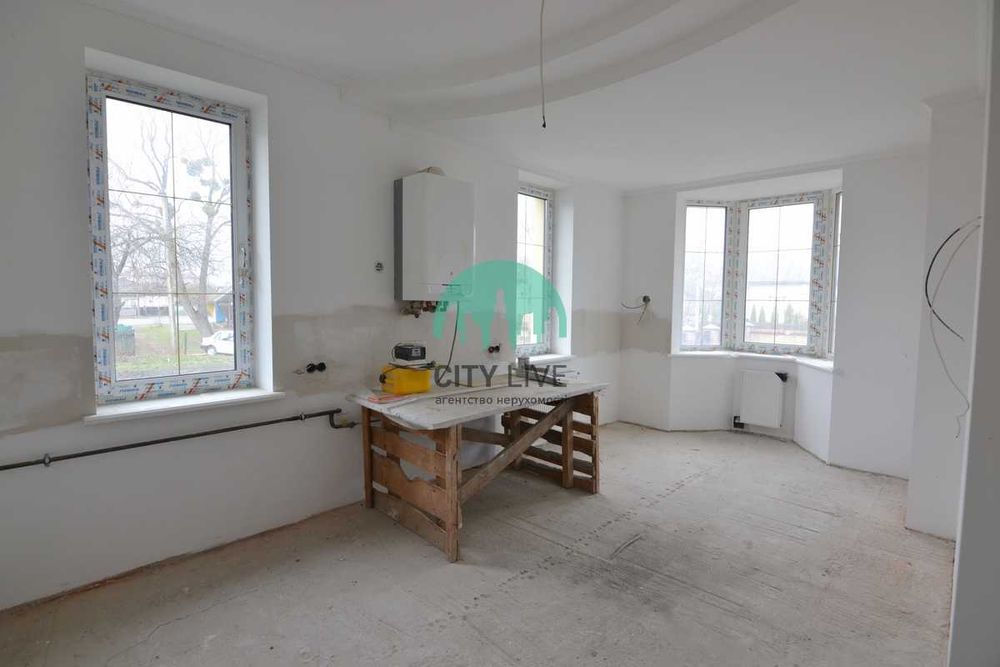 Продається будинок 296 м² у с. Микитинці (60)