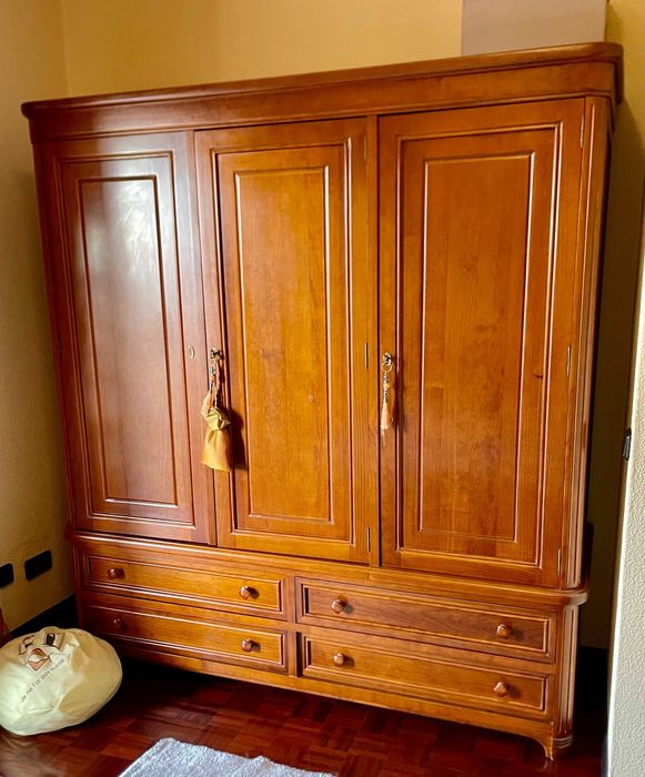 Quarto completo com design moderno em madeira maciça de nogueira