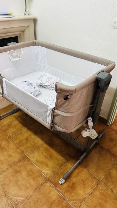 Cama de criança com duas posições com dois lençóis