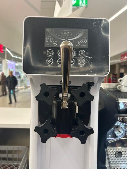 Máquina de gelado automática