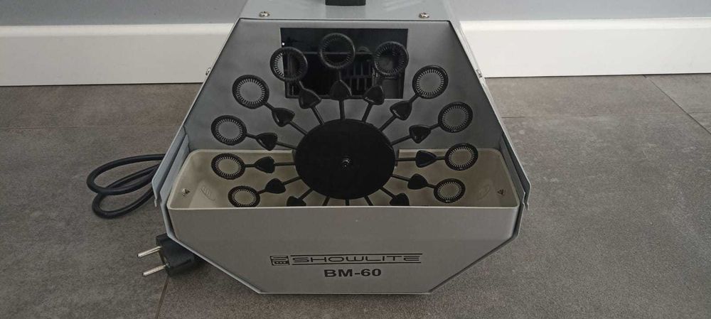 Maszyna do baniek Showlite BM-60 OPIS