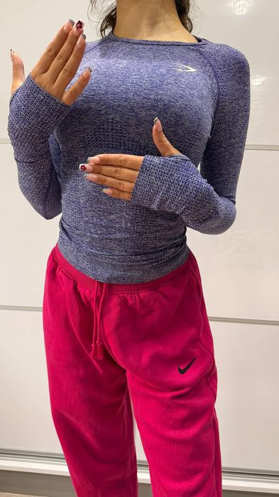 Fioletowy longsleeve modelujący brzuch GymShark XS podkreślający