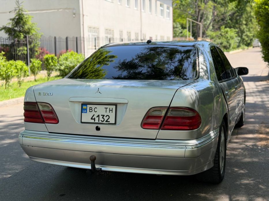 Продам Mercedes-Benz W210 E320 2001 року.