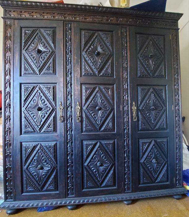 Roupeiro Antigo Época em ótimo estado