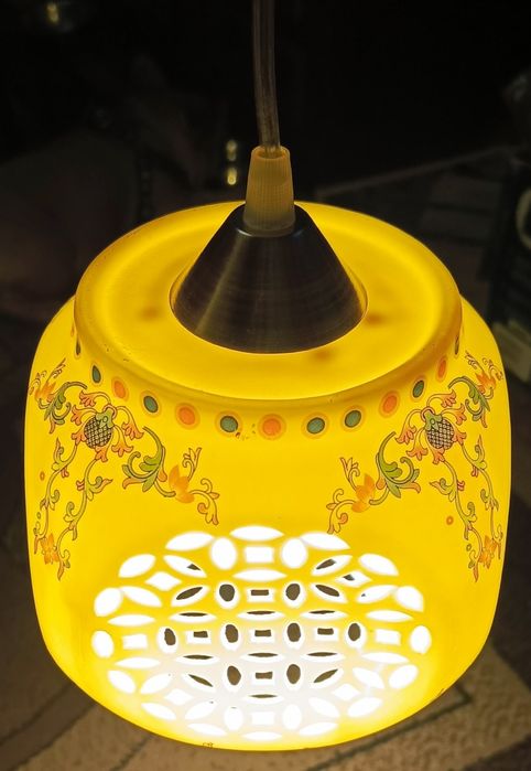 Modna lampka w zabytkowym,starym stylu ceramiczna..