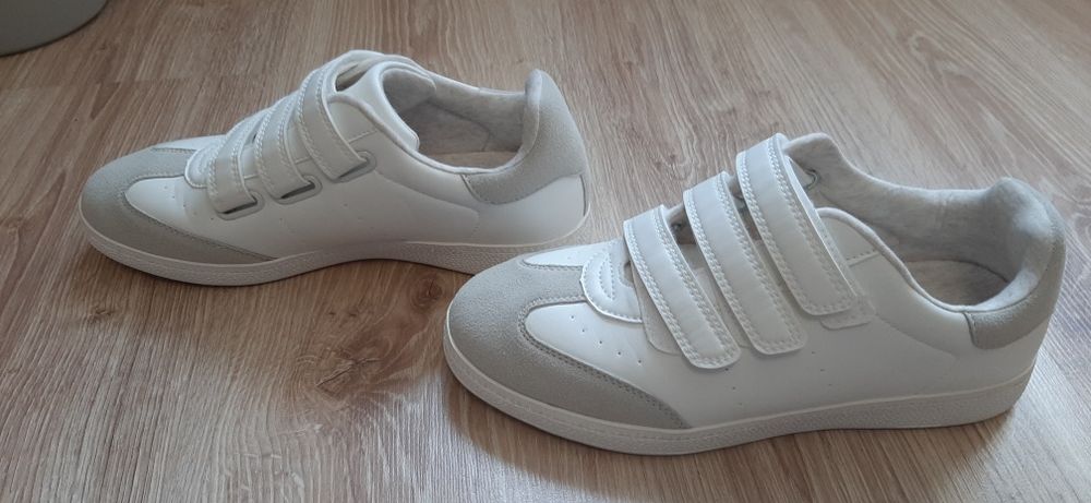 Продам  женские  кроссовки  р.38