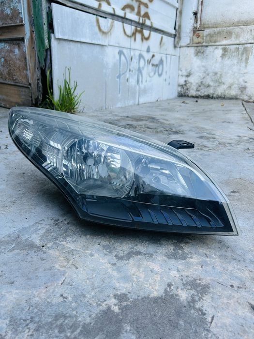 Farol Dianteiro Direito Renault Megane 3