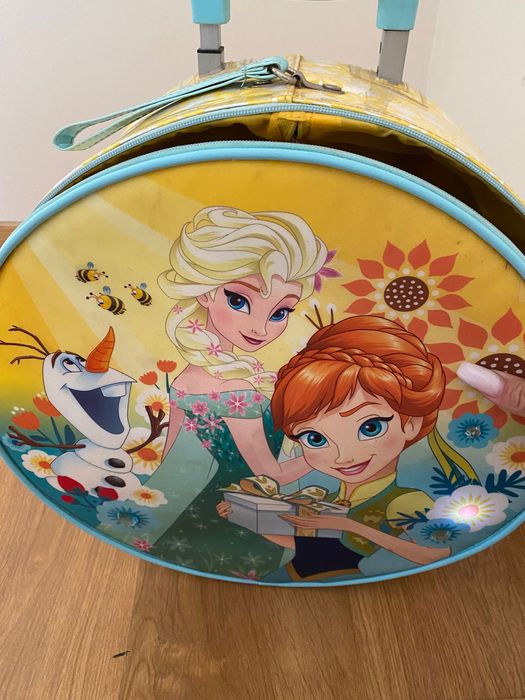 trolley frozen com luzes