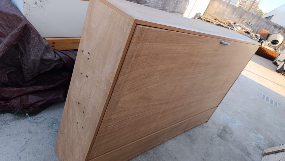 Cama de parede mais móvel de cima