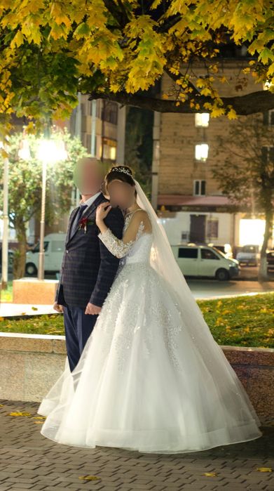 Неперевершена Весільна сукня