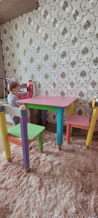 Дитячий стіл та стільці