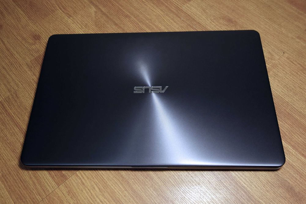 ASUS Vivobook 17.3 (i5-8250U, Nvidia) / Під відновлення