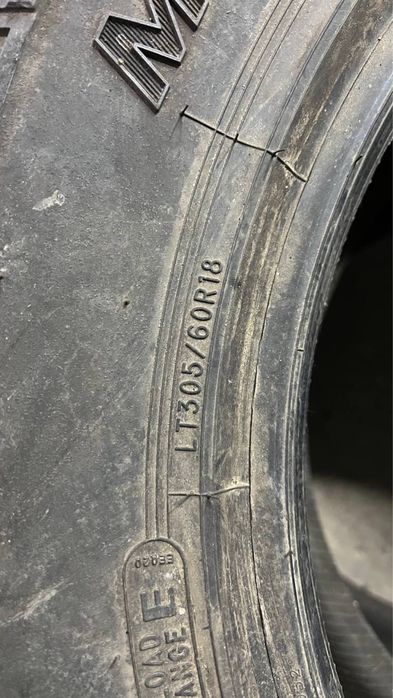 Комплект гуми 305/60/18 MICKEY THOMPSON
