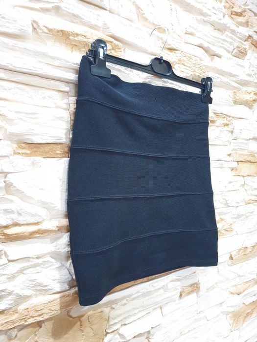 Czarna spódnica mini ołówkowa, obciskająca, prosta