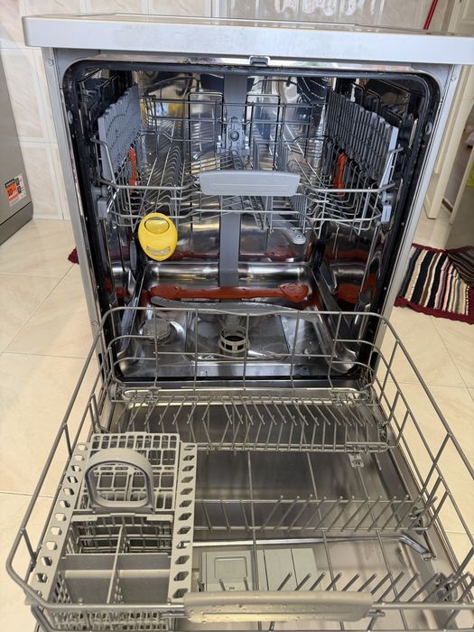 Máquina de Lavar Loiça Hotpoint-Ariston — Para Peças ou Arranjo