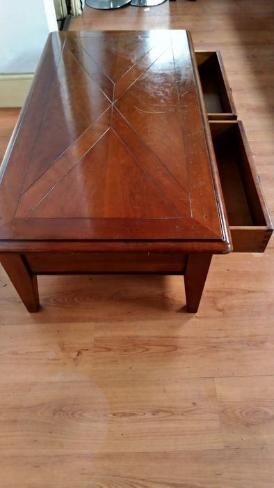 Mesa de centro em madeira com gavetas duplas