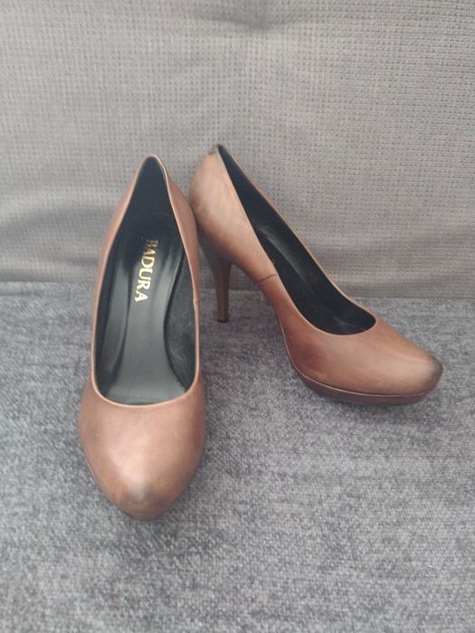 Szpilki brązowe .ze skóry