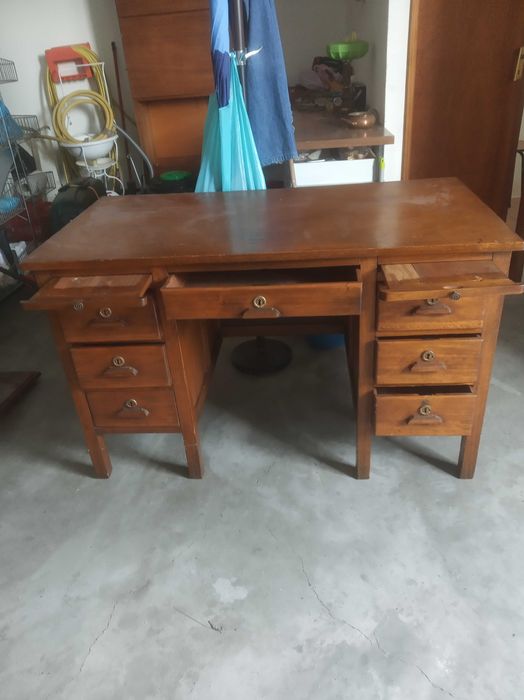 Secretária de escritório antiga