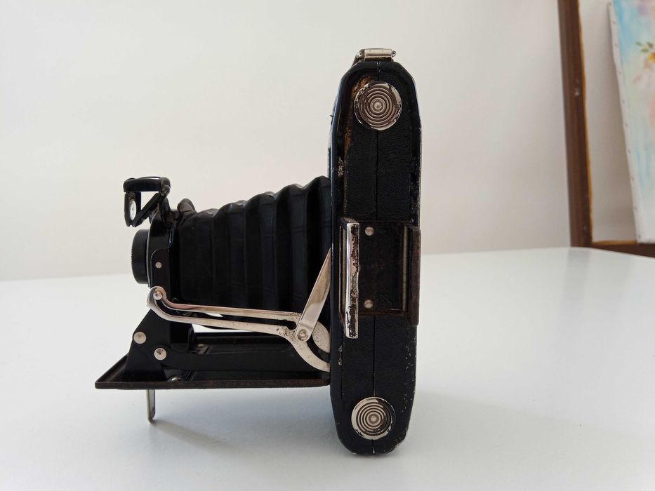 Câmara fotográfica antiga ZEISS IKONTA. Relíquia.