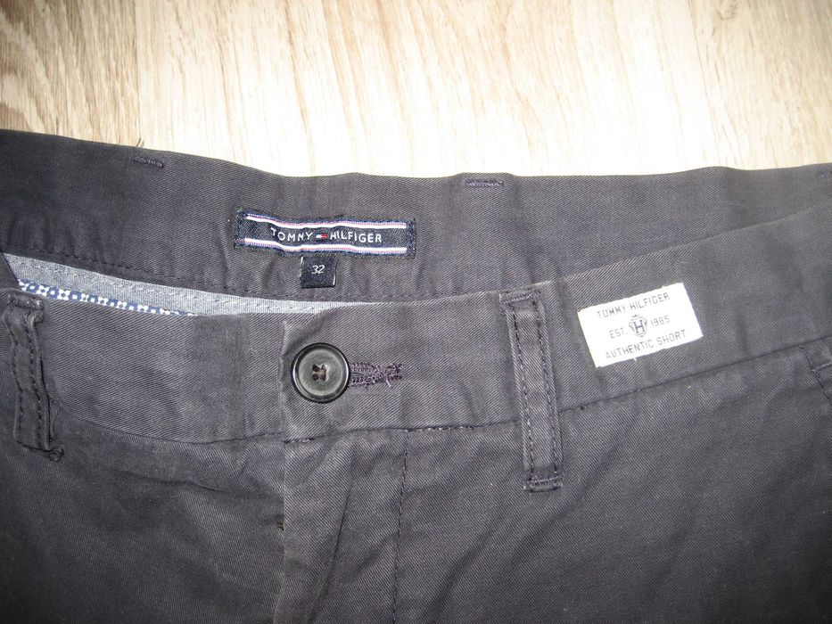 Tommy Hilfiger - krótkie spodnie 32  M