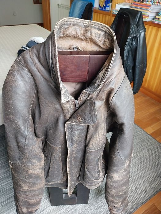 Casaco castanho em couro n. 50