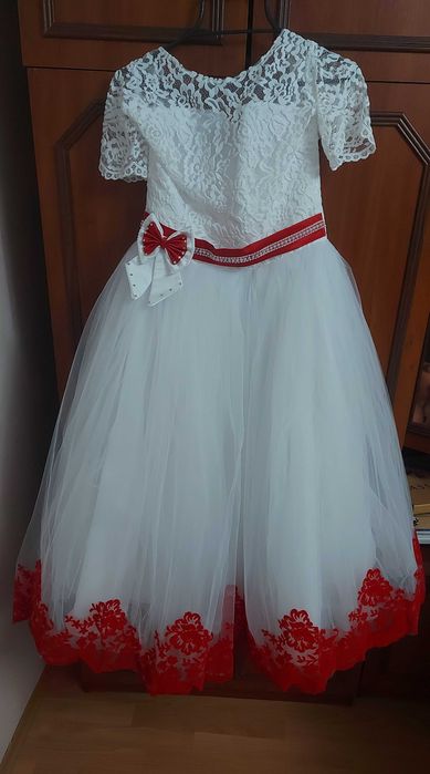 плаття до 1 причастя. Пишне біле плаття.