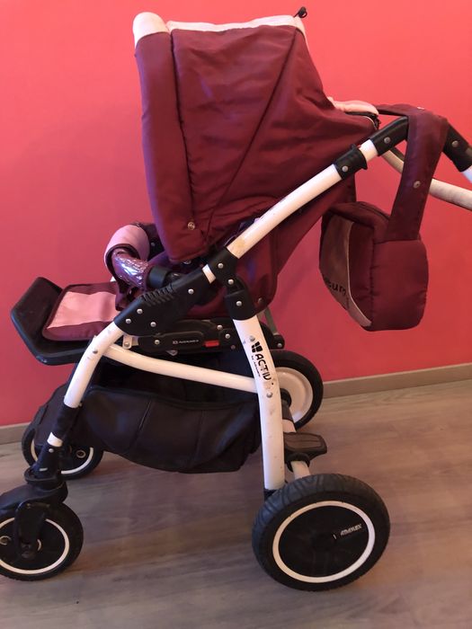 Детская коляска  плюс подарок( много вещей)