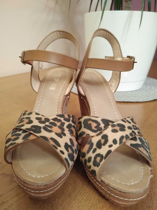 Sandały na koturnie rozm. 38