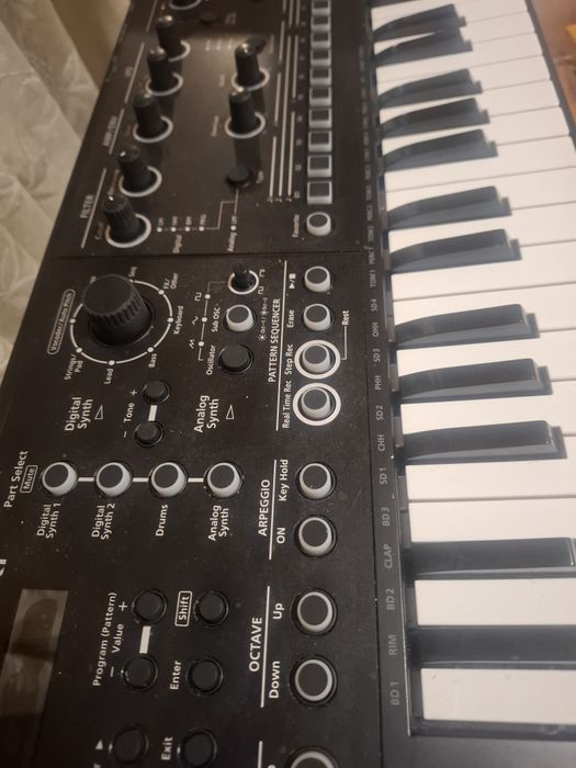Roland JD XI sytlntezator grovebox sprzedam 1700 laun zamienię za telefon Samsung ultra lub Apple pro max Kraków