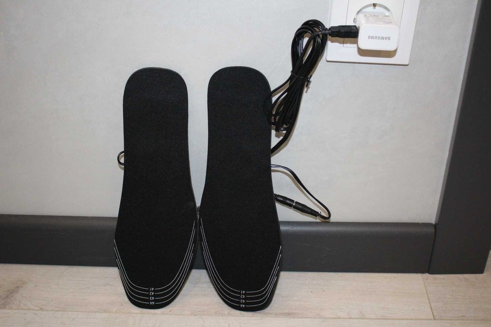 Устілки з підігрівом для взуття від USB розмір 41-45 універсальний.