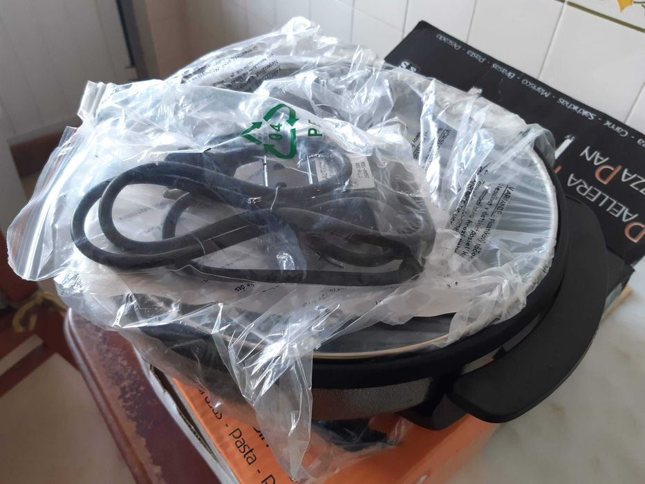 Frigideira multifunções elétrica, NOVA, na embalagem