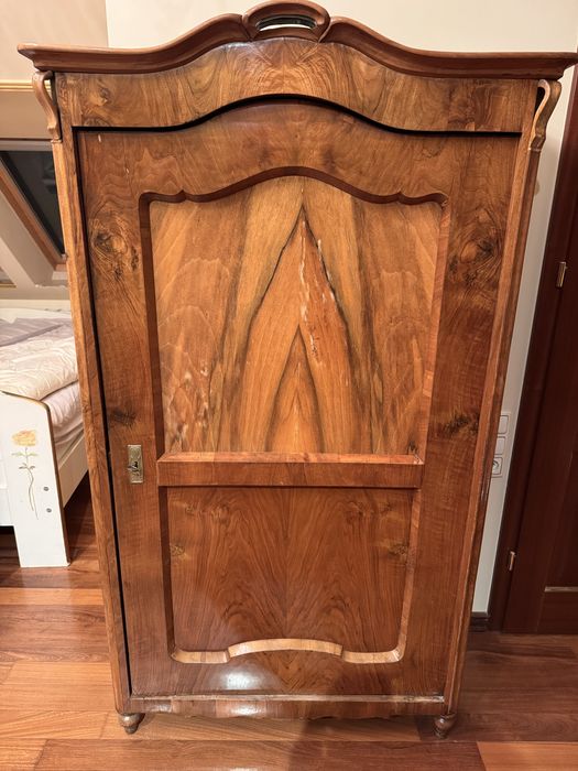 Antyczna szafa secesyjna z litego drewna – orzech/wiśnia