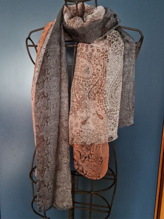 Cienki szalik nowy bez metki wzór patchwork kolory szary z rudym